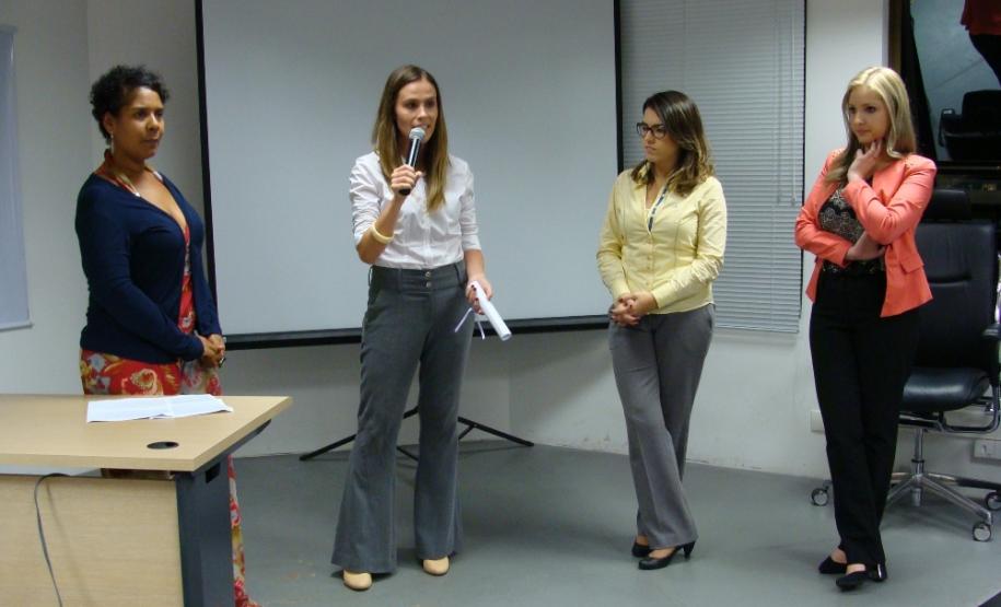 A ouvidora da DPPR, Santa de Souza, a presidente da ADEPAR, Thaísa de Oliveira, a defensora pública do GT de Promoção e Defesa dos Direitos da Mulher Martina Reiniger e a diretora da EDEPAR, Andrea Miranda.