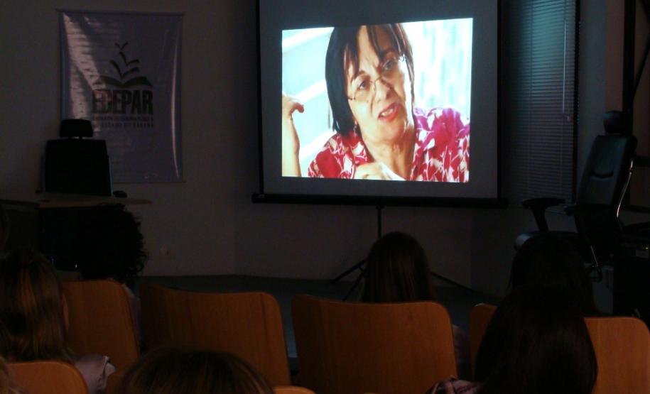 Para iniciar a conversa, foi exibido um teaser do documentário “Silêncio das Inocentes”.