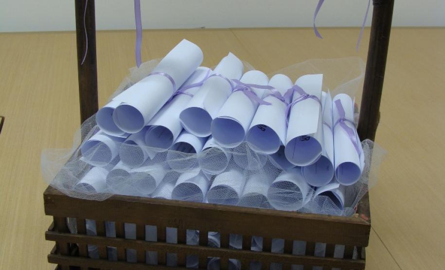 Como lembrança do encontro, os participantes puderam levar para casa um poema da escritora nicaraguense Gioconda Belli.