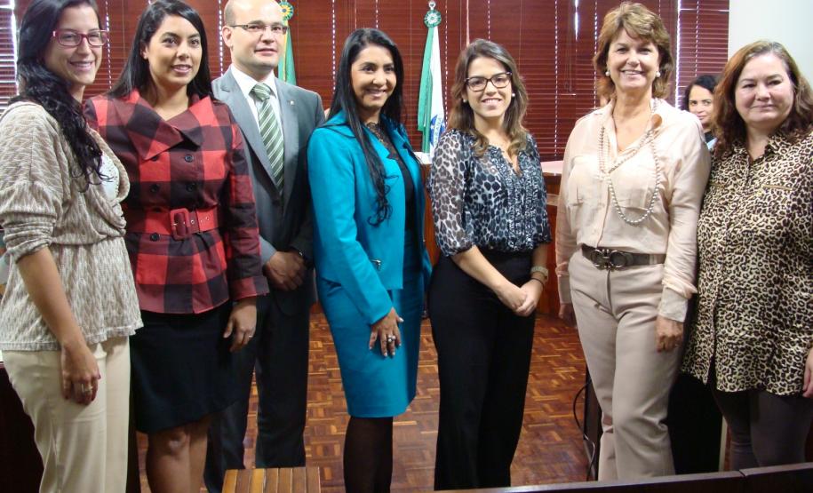 A promotora de Justiça Mariana Bazzo, a deputada Claudia Pereira, o defensor público Eduardo Pião Ortiz Abraão, a deputada Cantora Mara Lima, a defensora pública Natália Marcondes Stephane e Terezinha Ramos, coordenadora de políticas para mulheres da Secretaria do Trabalho e Desenvolvimento Social.