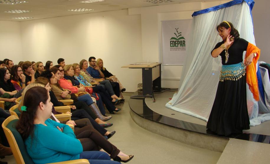 "Uma cigana até pode ler o futuro na palma da sua mão, mas o futuro dos ciganos está em suas mãos." (Claudio Iovanovitch)