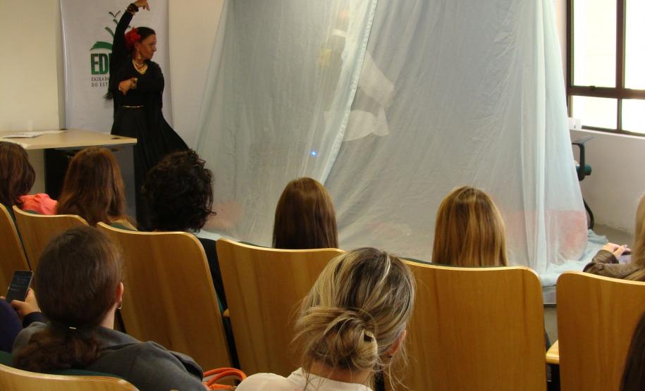 Nossa História está na nossa memória, na nossa música e na nossa dança. Nossa fala não tem desenhos. A nossa língua é nossa Pátria. E nossa língua é todas as línguas. Quando estamos alegres ou tristes, dançamos.