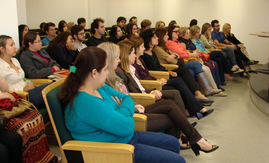 O auditório da Defensoria ficou cheio no evento “Os Assim Chamados Ciganos”.