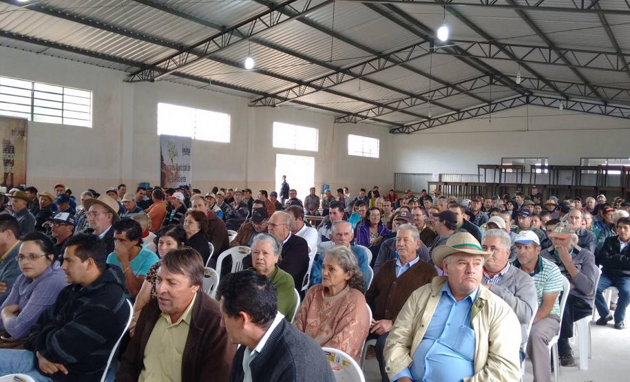 Defensoria participa de entrega de documentação a agricultores.