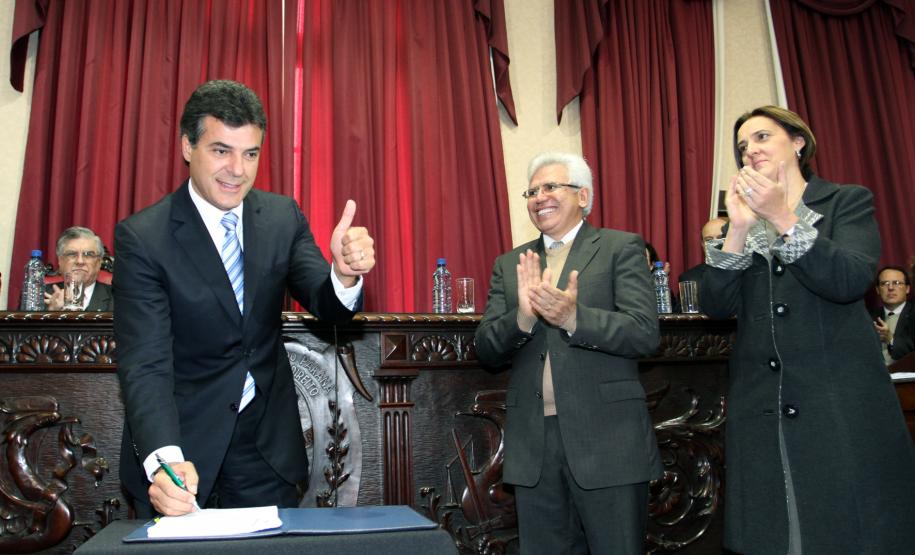 Defensoria Pública.O governador Beto Richa sanciona a lei que cria a Defensoria Pública no Esatado do Paraná.Curitiba, 19-05-11Foto: Arnaldo Alves / AENotícias