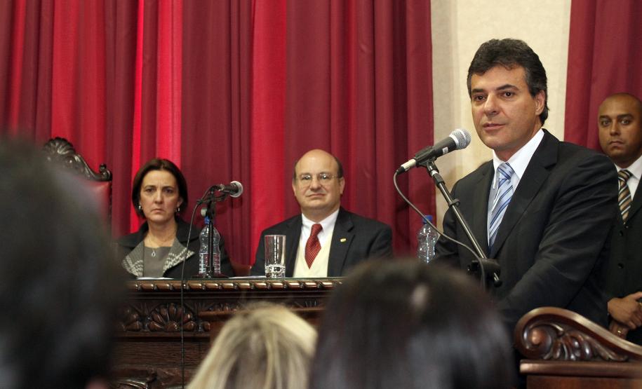 Defensoria Pública.O governador Beto Richa, fala durante a solenidade que sancionou a lei que cria a Defensoria Pública no Esatado do Paraná.Curitiba, 19-05-11Foto: Arnaldo Alves / AENotícias.