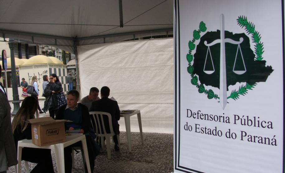 Mutirão de orientação jurídica em Curitiba marcou Dia do Defensor Público e da Defensora Pública