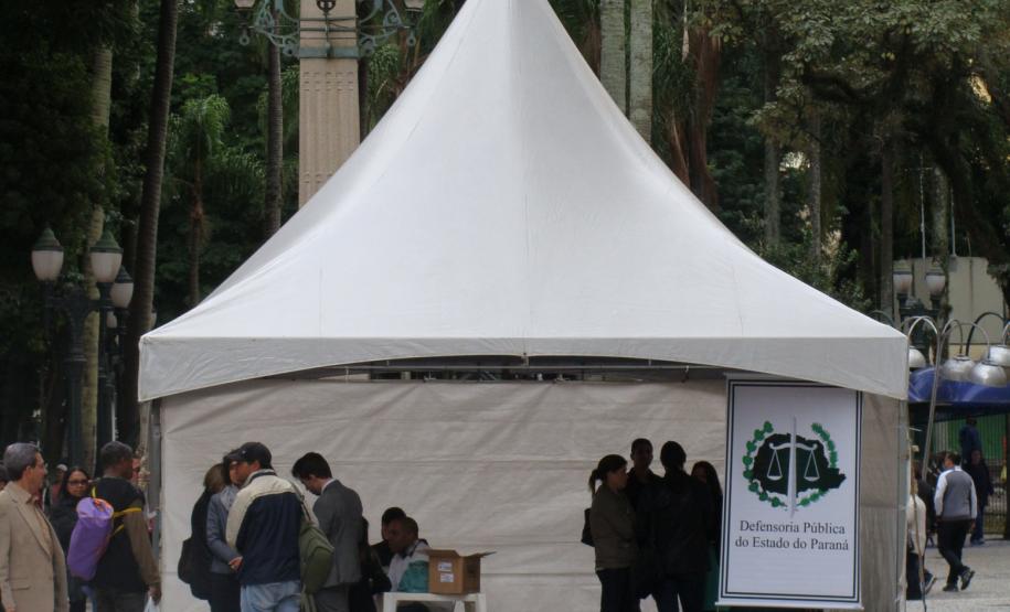 Mutirão de orientação jurídica em Curitiba marcou Dia do Defensor Público e da Defensora Pública