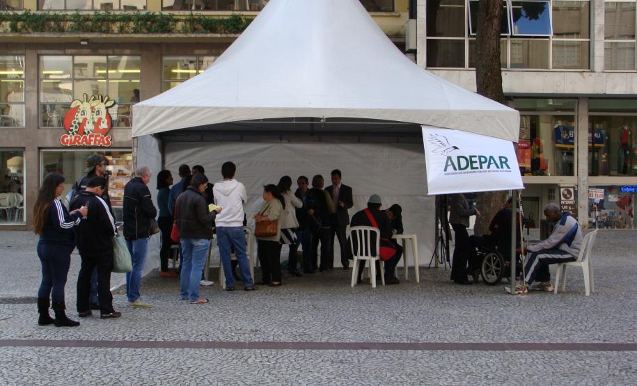 Mutirão de orientação jurídica em Curitiba marcou Dia do Defensor Público e da Defensora Pública