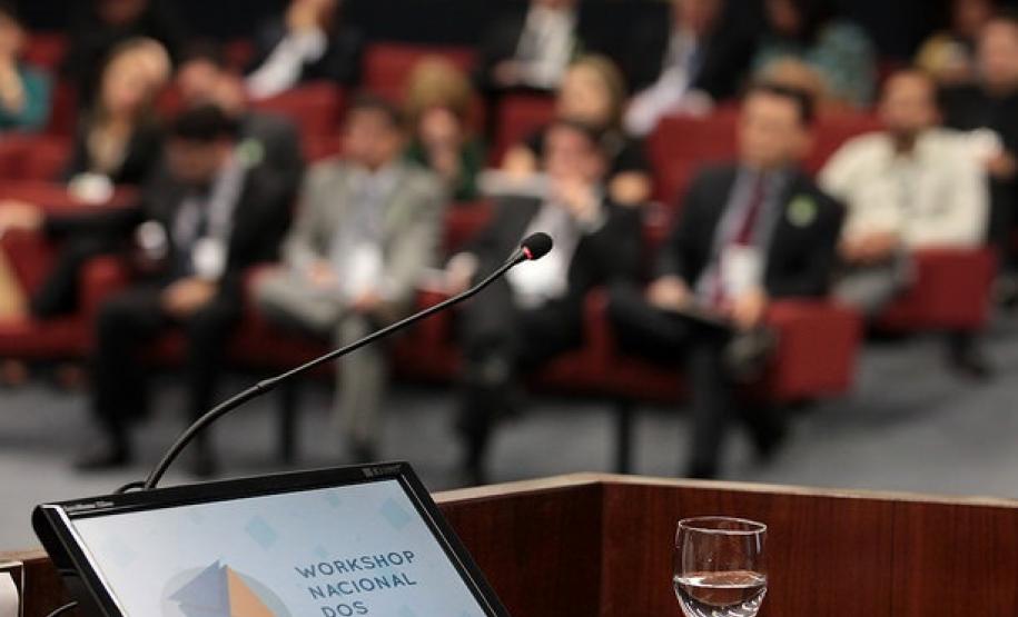 Especialistas debatem políticas de redução de danos a presos em workshop.