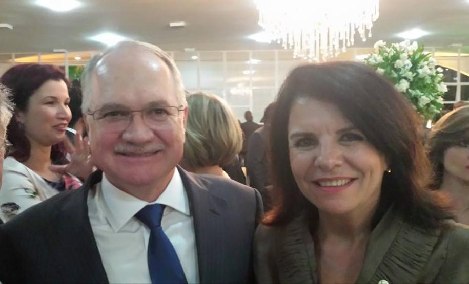 A defensora pública geral do Estado do Paraná, Josiane Fruet Bettini Lupion, e Luiz Edson Fachin, novo ministro do Supremo Tribunal Federal.