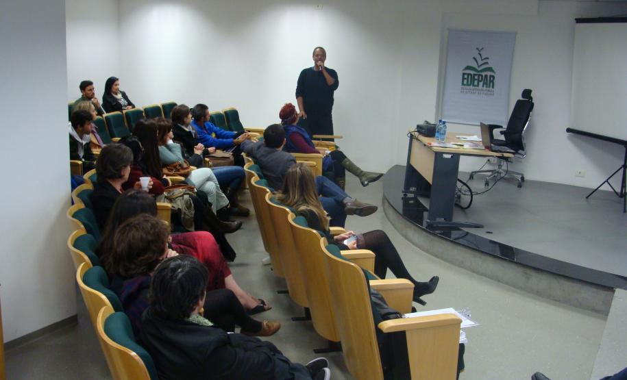 Após a exibição do documentário, participantes novamente debateram o tema.