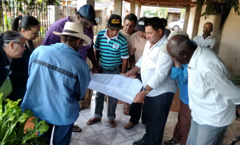 Defensoria se reuniu com agricultores de Iretama. Na ocasião, foram apresentados aos agricultores mapas e plantas confeccionados pelo ITCG e relatado o andamento das ações de usucapião que serão ingressadas pela DPPR.