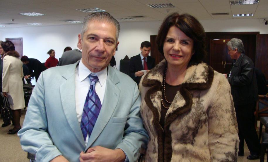 O deputado federal Angelo Vanhoni e a defensora pública-geral do Paraná, Josiane Lupion.