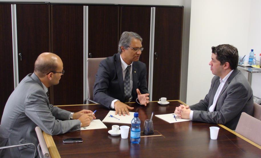 O subdefensor público-geral Eduardo Abraão, o defensor público-geral Sérgio Parigot de Souza e o procurador-geral do Estado Paulo Sérgio Rosso.