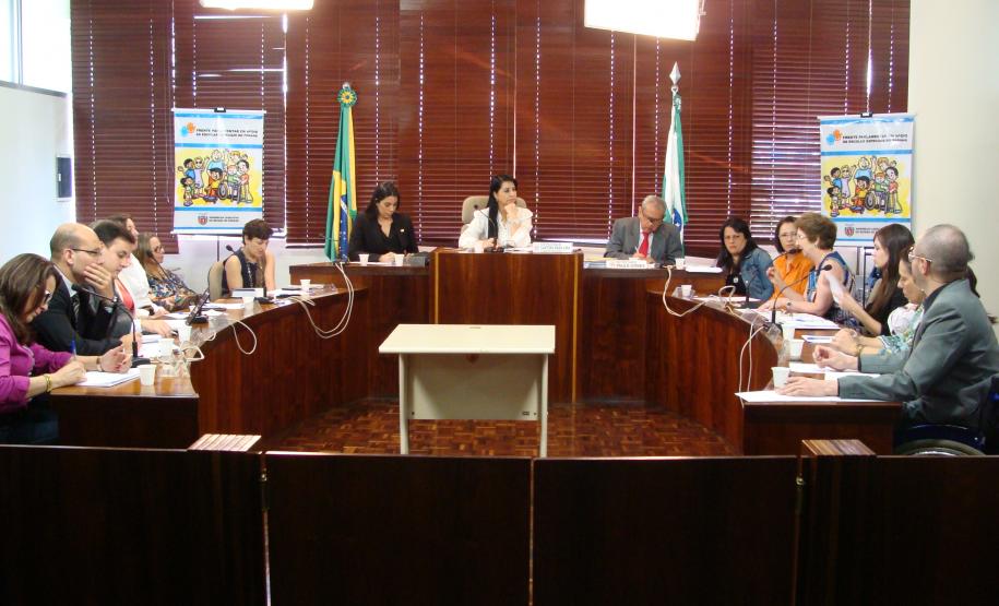 DPPR acompanha a Frente Parlamentar em Defesa das Escolas Especiais.