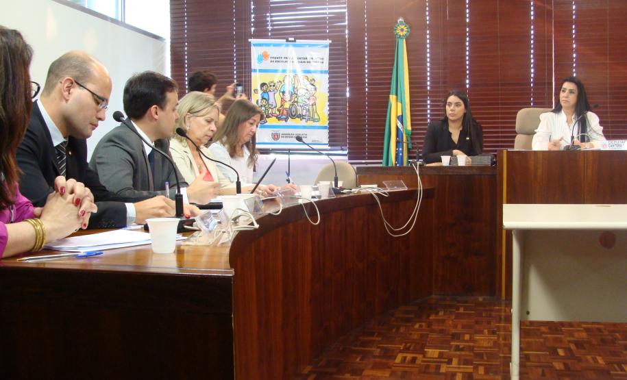 DPPR acompanha a Frente Parlamentar em Defesa das Escolas Especiais.