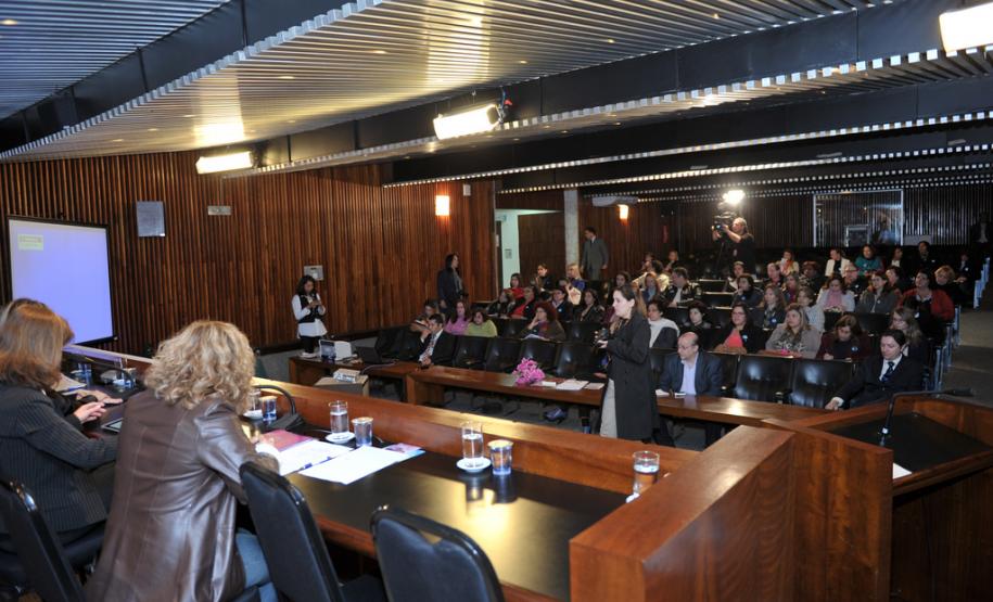 DPPR participa de seminário sobre os 7 anos da Lei Maria da Penha.