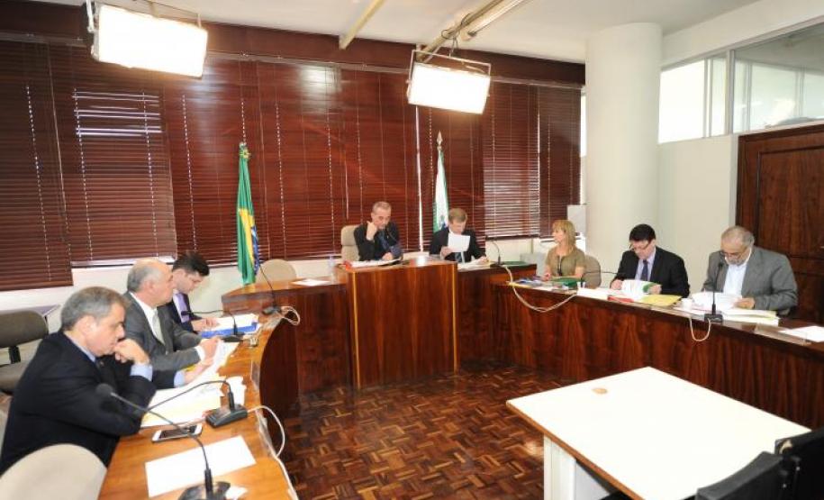 Comissão votou a favor do substitutivo que limitou o orçamento da Defensoria Pública do Paraná em R$ 54 milhões.
