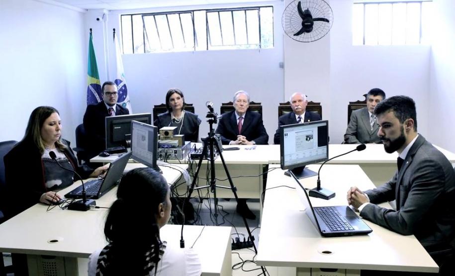 As audiências de custódia servem, entre outras coisas, para garantir o contato direto do acusado com o juiz.