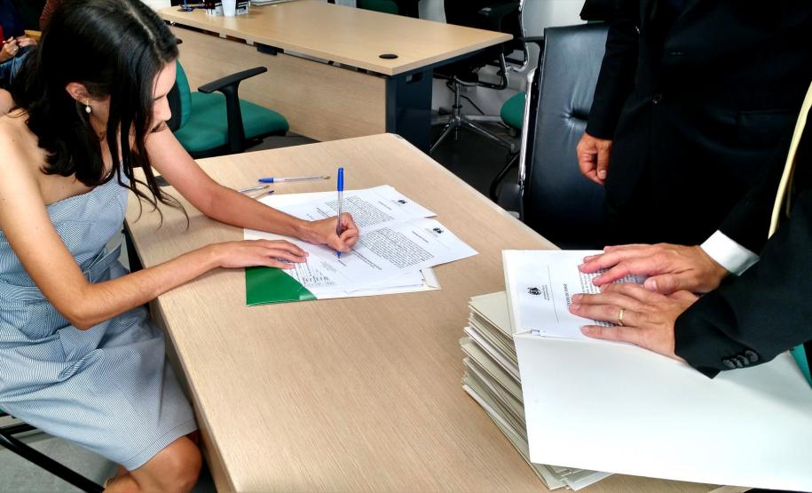 Ao todo, 36 defensores públicos aprovados em concurso público assinaram o termo de posse nesta quinta-feira (31/3).