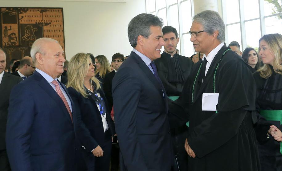 O governador Beto Richa empossa nesta terça-feira, no Palácio Iguaçu, os trinta e seis novos defensores públicos que irão reforçar o atendimento da Defensoria Pública do Paraná