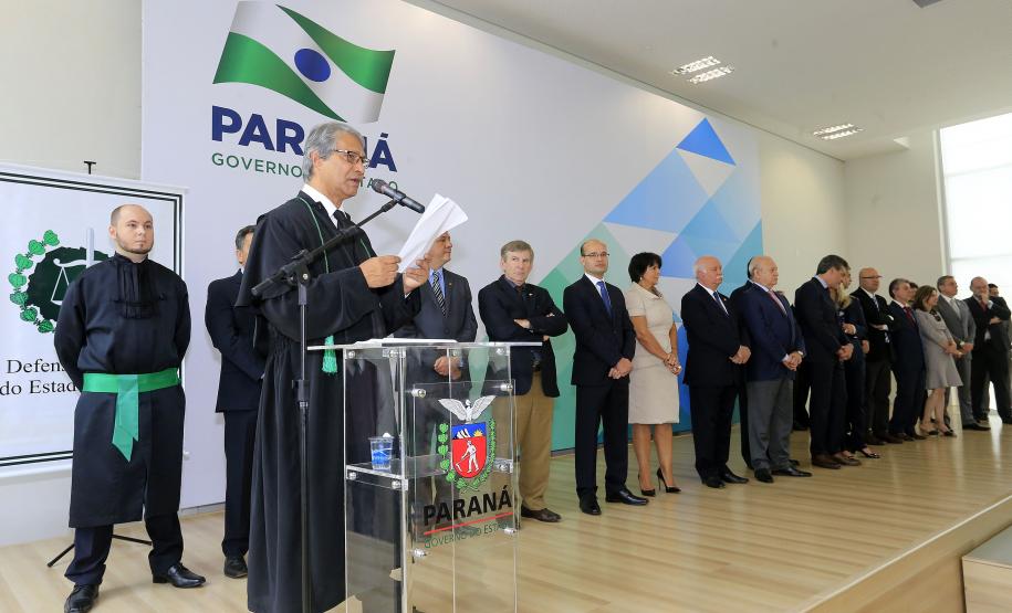 O governador Beto Richa empossa nesta terça-feira, no Palácio Iguaçu, os trinta e seis novos defensores públicos que irão reforçar o atendimento da Defensoria Pública do Paraná