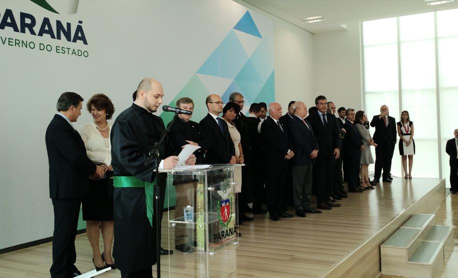 O governador Beto Richa empossa nesta terça-feira, no Palácio Iguaçu, os trinta e seis novos defensores públicos que irão reforçar o atendimento da Defensoria Pública do Paraná