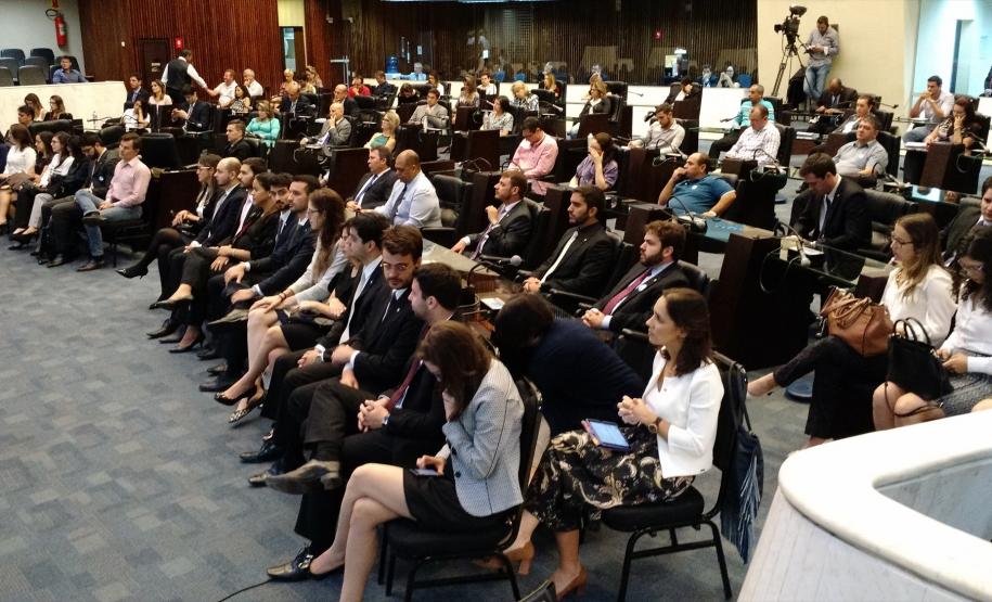 O curso se formação inclui atividades teóricas e práticas. As palestras na Alep marcaram o fim dessa fase preparatória.