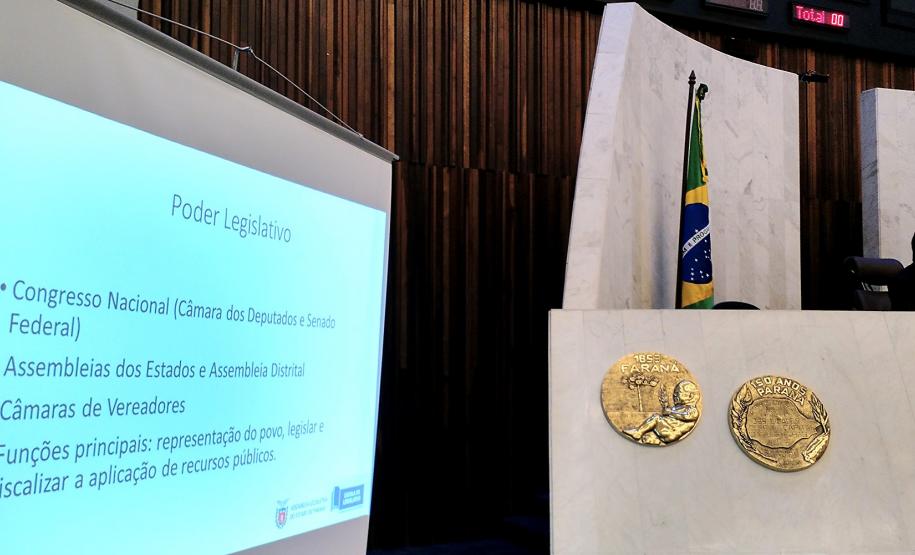 Palestra de Dylliardi Alessi, diretor legislativo da Assembleia, abordou o processo legislativo no âmbito estadual.