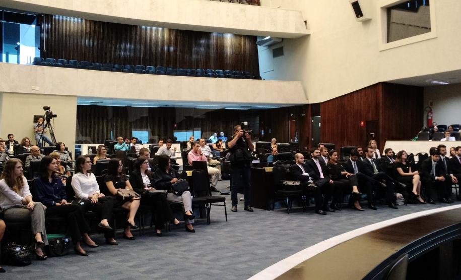 Os 36 novos defensores públicos concluíram o curso de formação e em breve devem se juntar aos atuais defensores no atendimento ao público nas 25 comarcas onde a Defensoria Pública do Paraná atua.