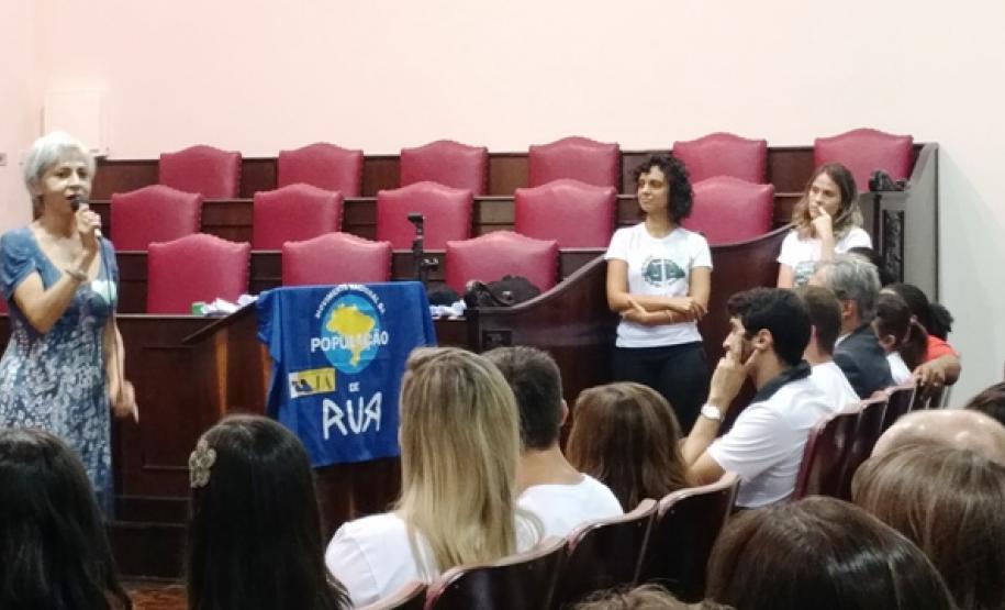 Representantes que defendem o direito à igualdade de gênero também estiveram presentes.