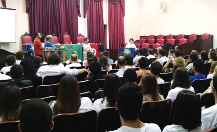 “Nos conheçam pelo nome, olhem nos nossos rostos, nos constranjam se for preciso", disse a defensora pública Jeniffer Beltramin Scheffer em seu discurso.