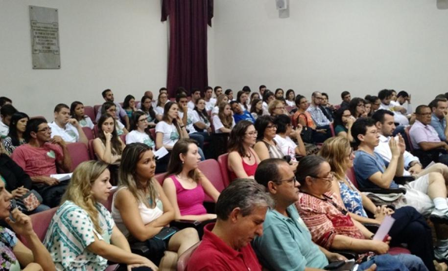 Familiares, colegas e representantes de movimentos sociais e da sociedade civil organizada estiveram presentes no evento.