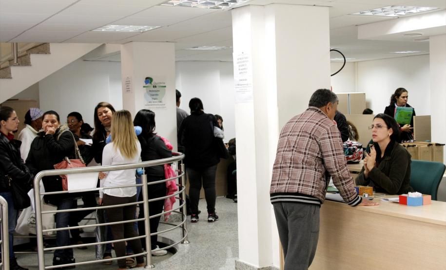 Aumento do número de senhas distribuídas diariamente deve ajudar a reduzir as filas no Centro de Atendimento Multidisciplinar.