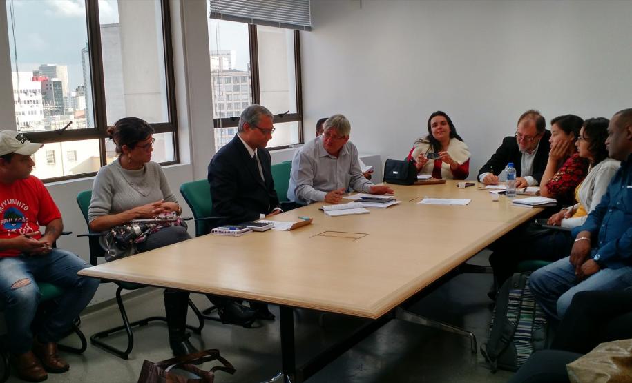 Participaram representantes de entidades profissionais, movimentos ligados à questão agrária, moradia, questões de gênero e situação de rua, entre outros.