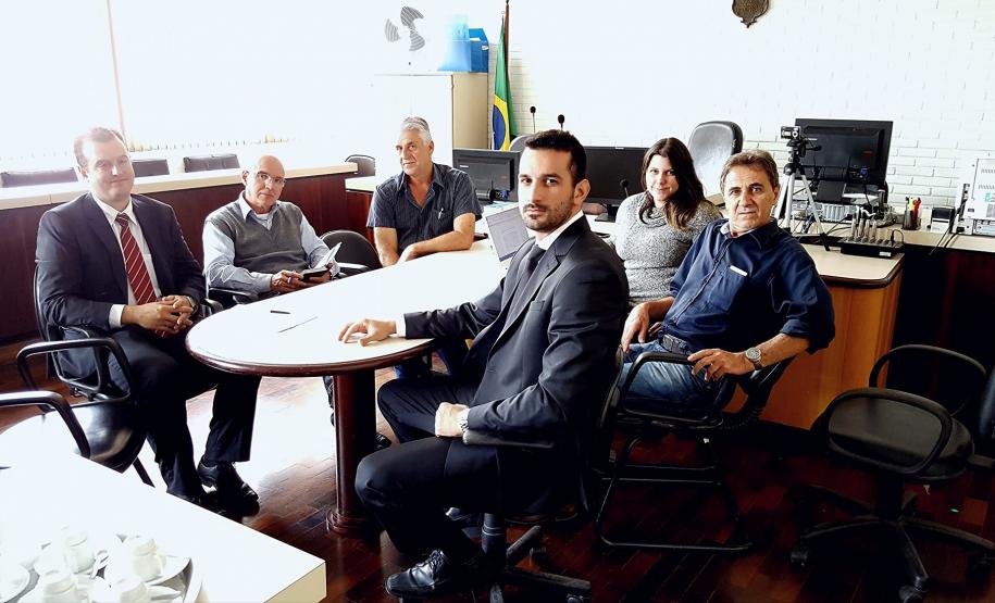 Reunião do Conselho da Comunidade de Colombo. Em primeiro plano, o defensor público Guilherme Quintas, coordenador da sede local da DPPR.