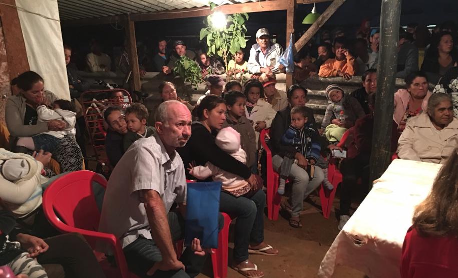 Moradores da comunidade Bubas, em Foz, participaram de audiência pública com os defensores.