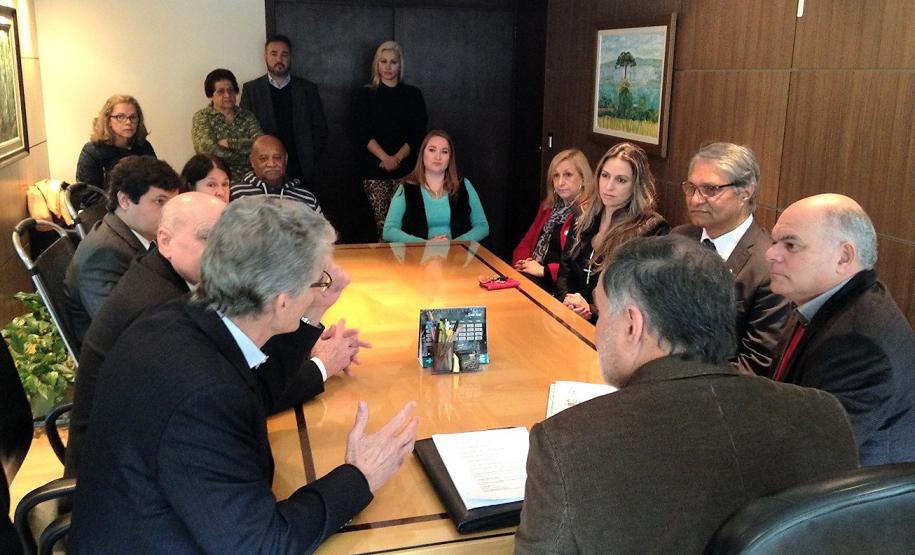 A parceria, que funciona no âmbito do programa Pró-Rural, tem por meta regularizar mais 2,5 mil imóveis particulares até 2018 no Paraná.