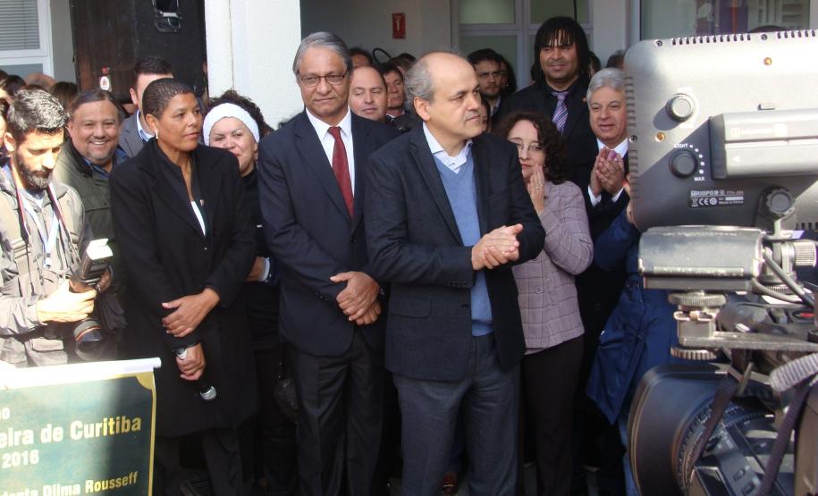 Foi inaugurada na manhã desta quarta-feira (15) a Casa da Mulher Brasileira. A solenidade contou com a presença do defensor público-geral da DPPR, Sérgio Parigot de Souza, e autoridades do Ministério Público, Tribunal de Justiça, Prefeitura de Curitiba e Governo do Estado, além de vereadores, deputados e representantes de movimentos sociais.