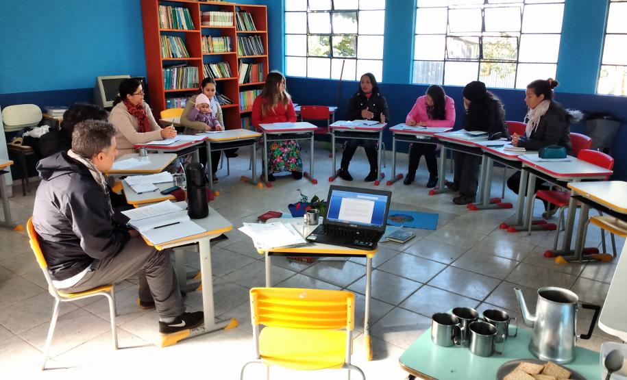 Reunião sobre as escolas das ilhas.