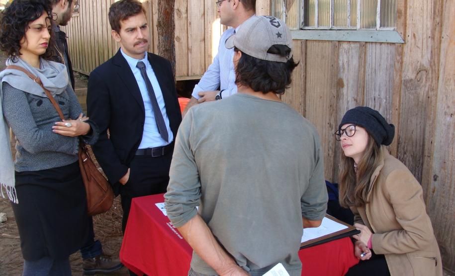 Os defensores públicos tiraram dúvidas jurídicas dos moradores da ocupação.