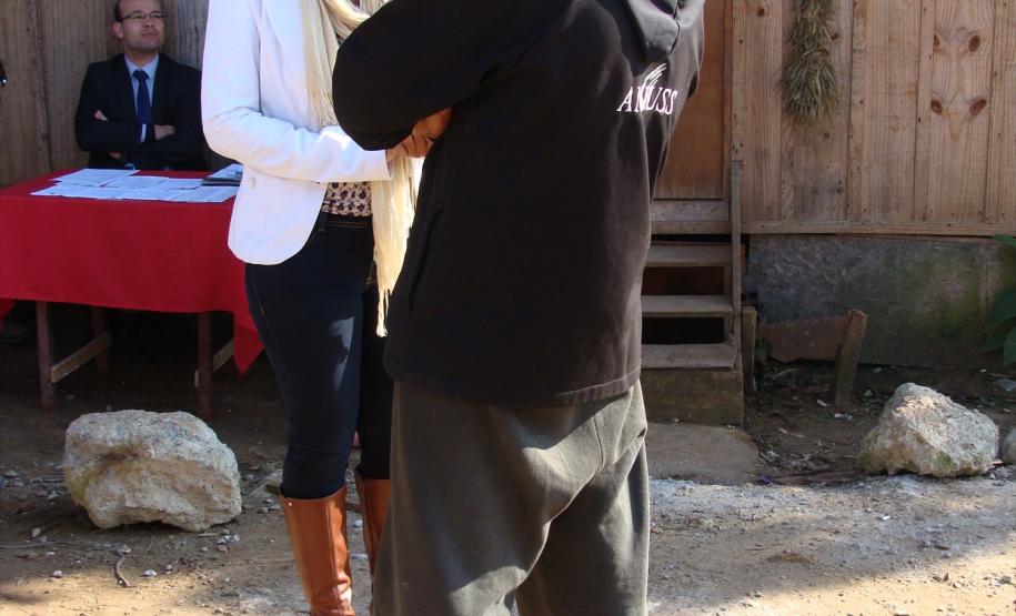 Os defensores questionaram os moradores sobre o acesso aos serviços públicos básicos, como saúde, educação e transporte, entre outros.