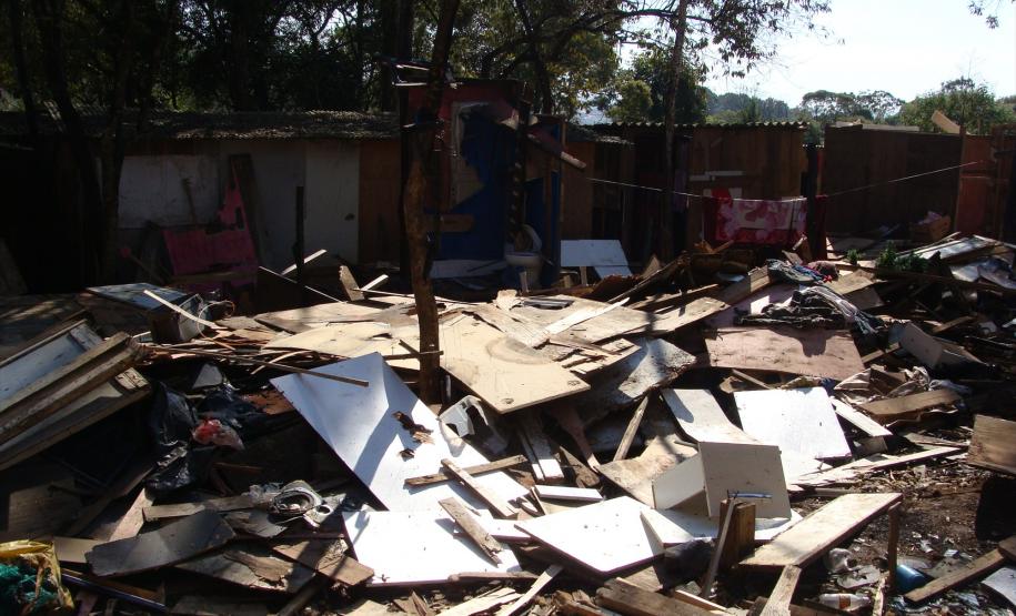 Barracos que foram desmanchados. Justiça havia determinado a retirada dos moradores, mas a decisão foi suspensa.