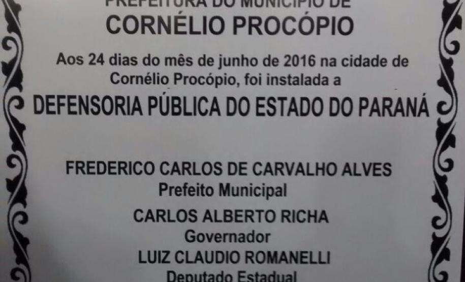 Placa na sede da Defensoria Pública Cornélio Procópio
