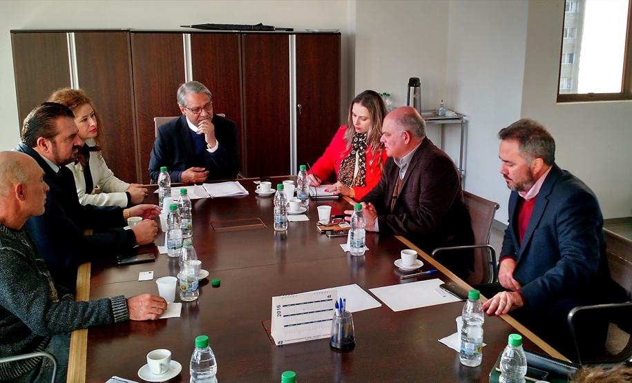 Reunião ITCG - Ponta Grossa De acordo com o diretor-presidente do Instituto, Amilcar Cabral (segundo da direita para a esquerda na foto), para elaborar um projeto-piloto de regularização, uma área precisa ser delimitada e, a partir daí, iniciam-se os estudos técnicos
