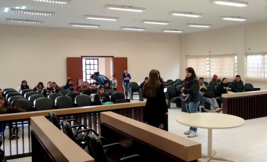 Mutirão Fazenda Rio Grande O objetivo do mutirão foi zerar a fila de atendimentos na área de Direito da Família.