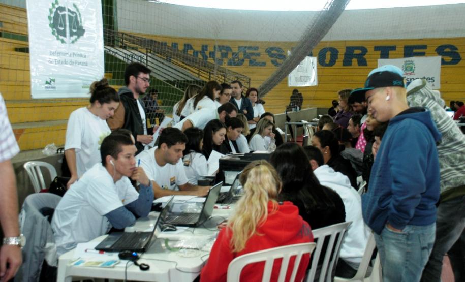 Mutirão de atendimento da DPPR realizado em Paranaguá, em 2014.