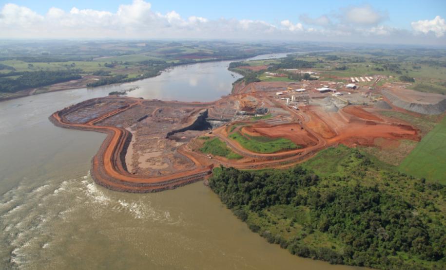 Obras da usina de Baixo Iguaçu. Foto de WWF-Brasil/Kiko Sierich.