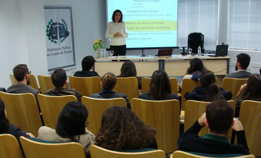 Para a psicóloga, o sistema judiciário precisa avançar no que se refere à coleta de testemunho para garantir um relato confiável da vítima